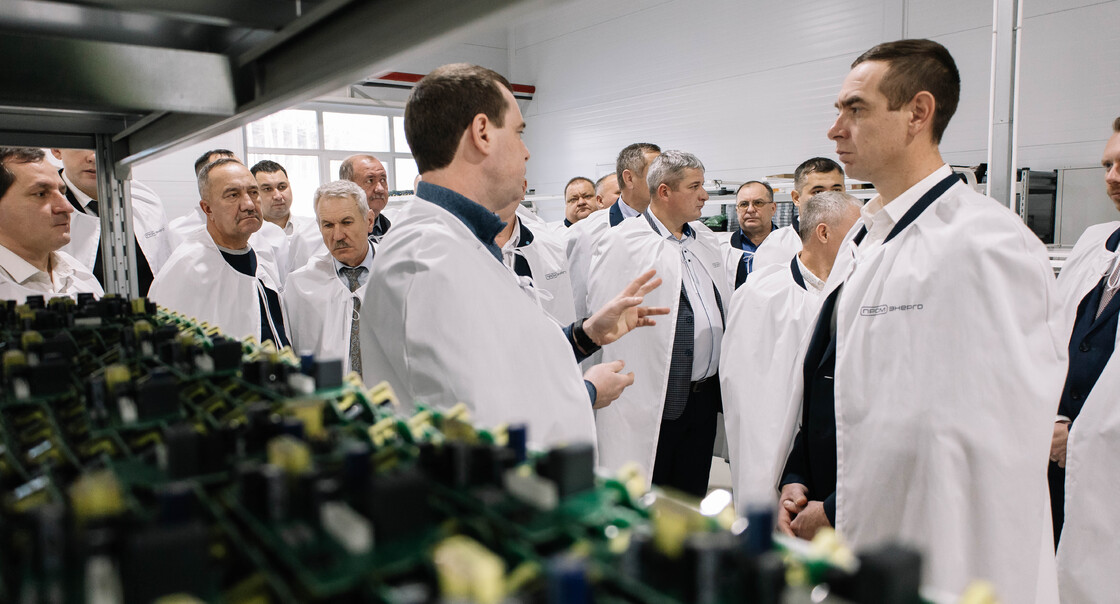 Начальники РЭС АО «Сетевая компания» посетили завод Промэнерго
